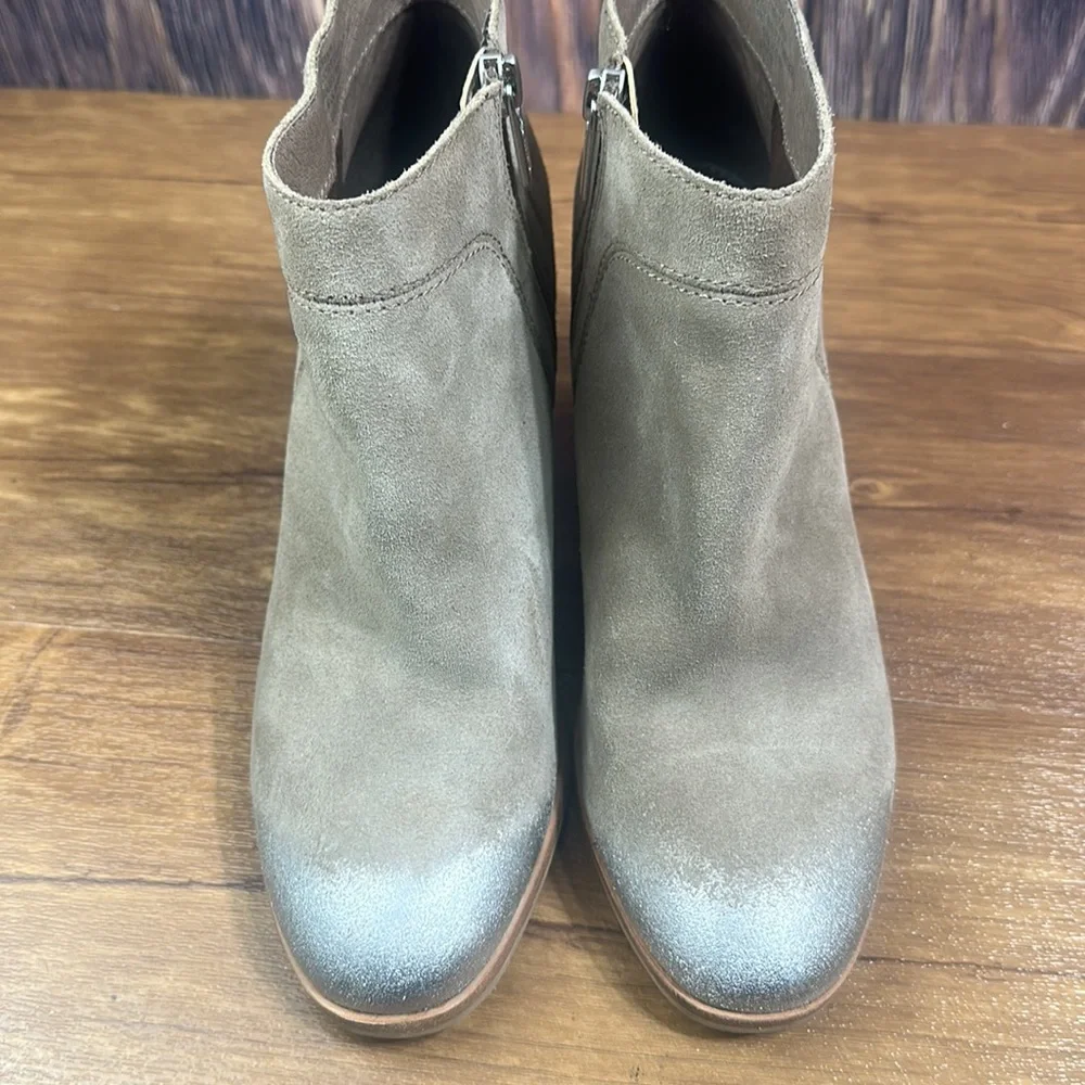 Isola Leandra Stone Suede Booties Tan w/ Silver size 8.5